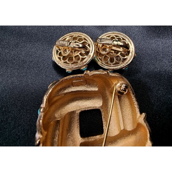 Rare Vintage 1960s TRIFARI White Enamel & Turquoise Cabochon Brooch & Clip-On - Picture 5 of 5